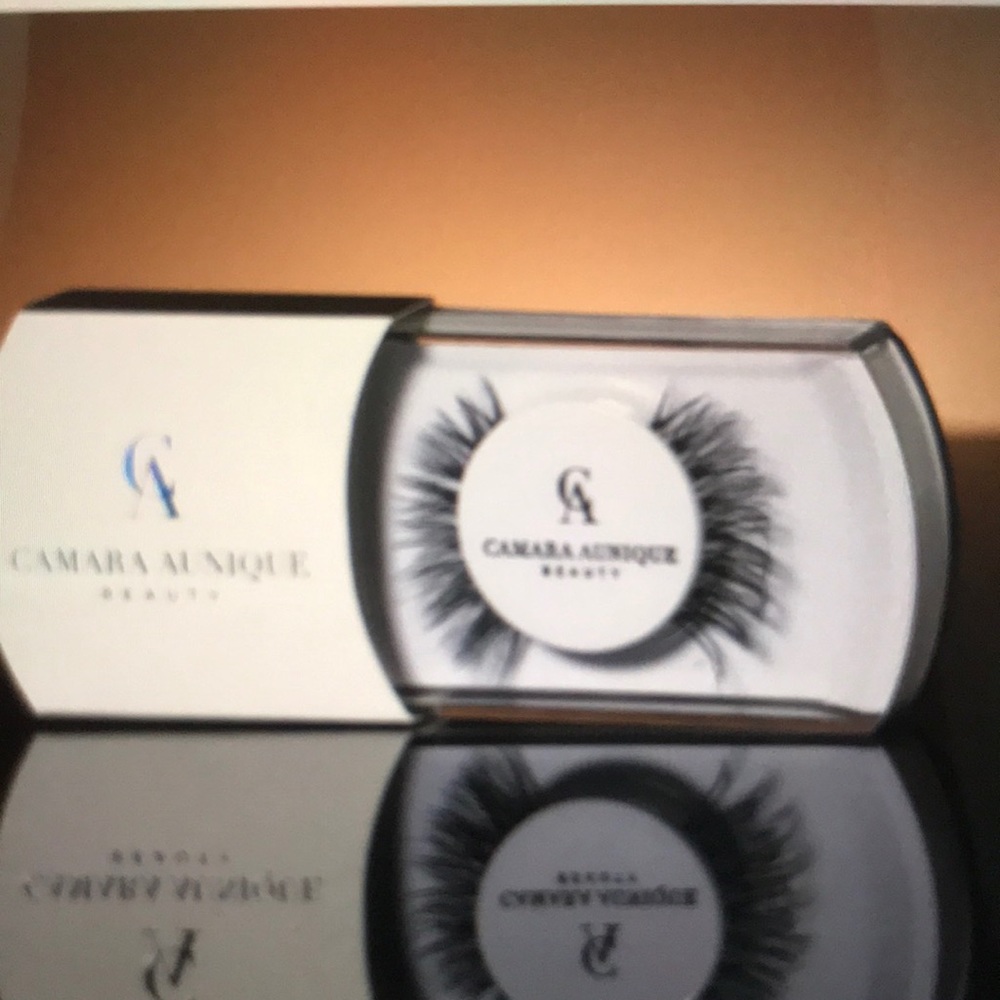 Camara Aunique Beauty Mary Lash